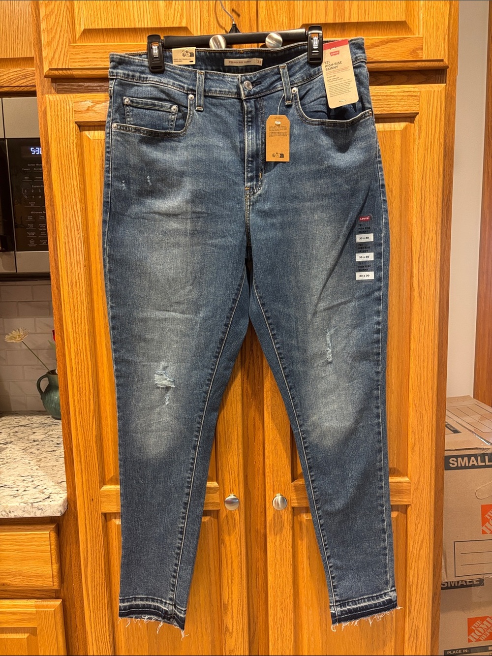 Levi's women’s Dark Blue Skinny Jeans with Light Distress-SIZE 12-
